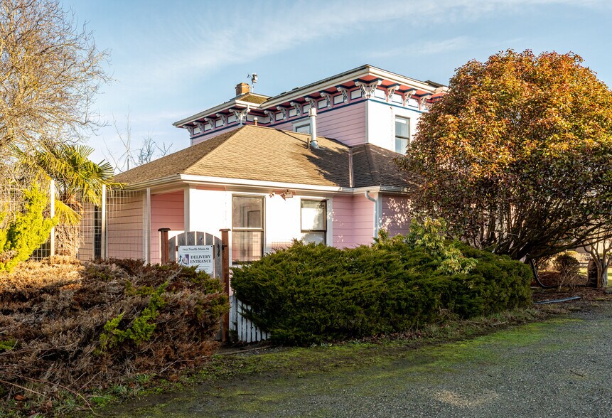 More Photos Of 704 N Main St, Coupeville Hospitality For Sale