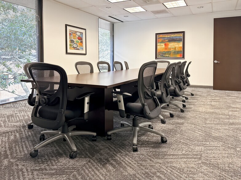 More Photos Of 950 Echo Ln, Houston Coworking Space