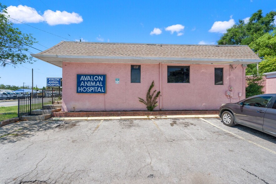 Primary Photo Of 6603 N Florida Ave, Tampa Veterinarian Kennel For Lease
