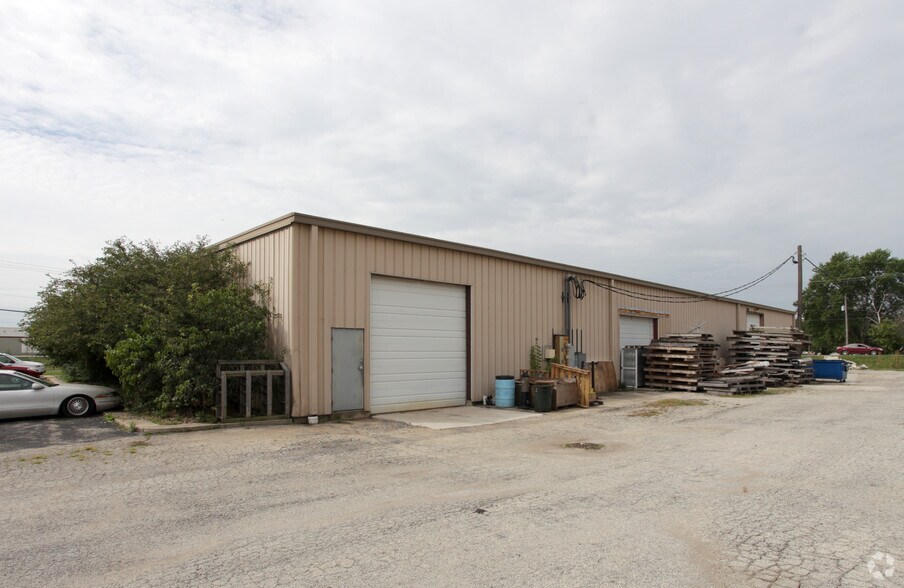 More Photos Of 20654 Burl Ct, Joliet Flex For Lease