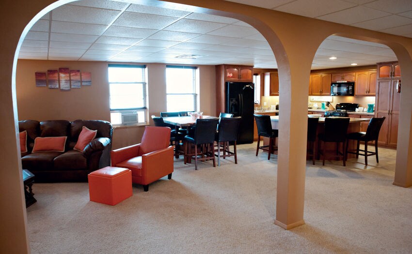 More Photos Of 201 Steele St, Algoma Hotel For Sale