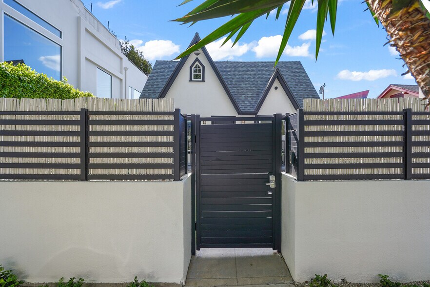 More Photos Of 617 Westmount Dr, West Hollywood Apartments For Sale