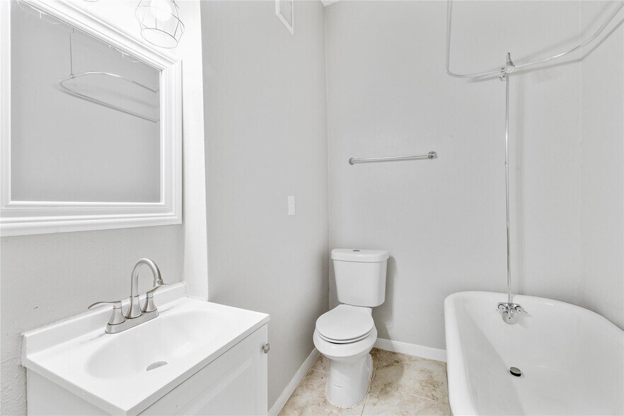 More Photos Of 4630 Junius St, Dallas Multifamily For Sale