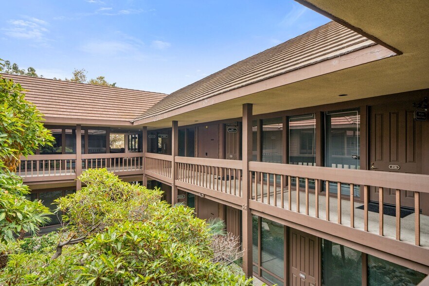 More Photos Of 1633 E 4th St, Santa Ana Office For Lease