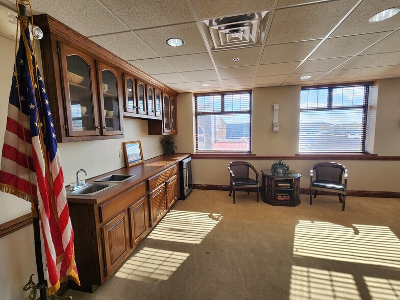 More Photos Of 19 E Washington St, New Castle Loft Creative Space For Lease