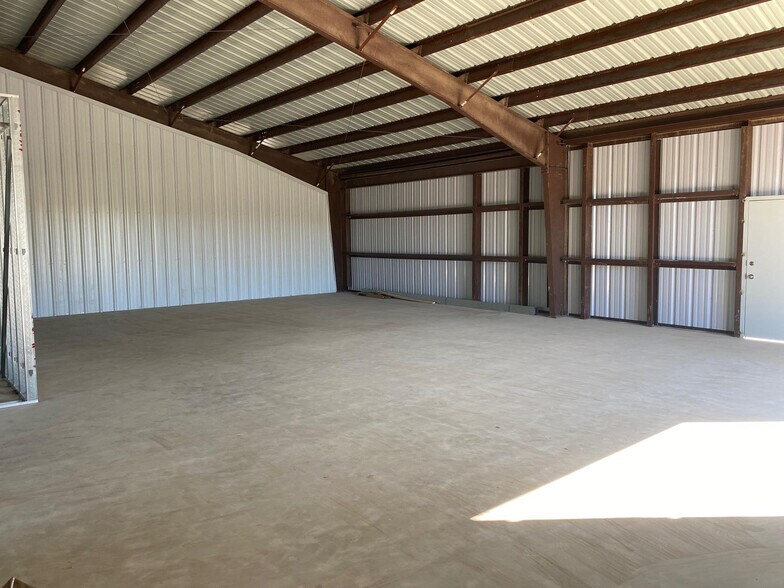 More Photos Of 2022 Pinn Rd, San Antonio Light Distribution For Lease