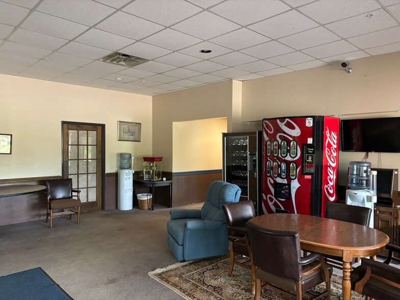 More Photos Of 95 Teletech Dr, Moundsville Hotel For Sale