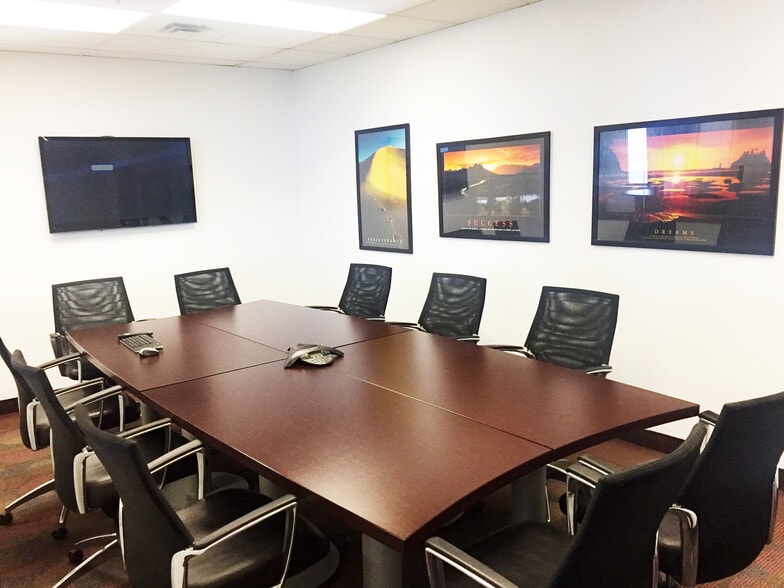 More Photos Of 100 Boul Alexis-Nihon, Montréal Office For Lease