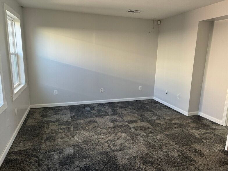 More Photos Of 2812 Watson Blvd, Centerville Storefront For Lease