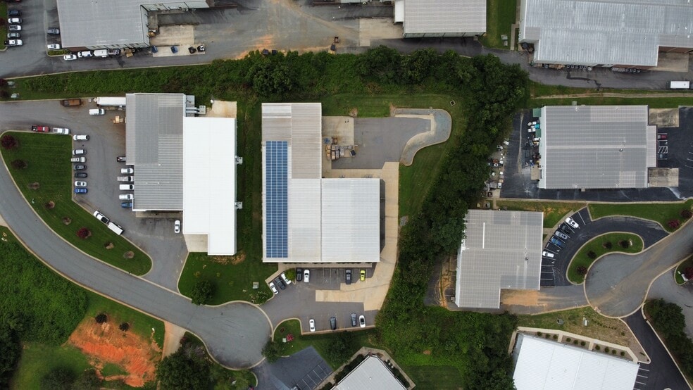 More Photos Of 129 Oakpark Dr, Mooresville Light Manufacturing For Lease