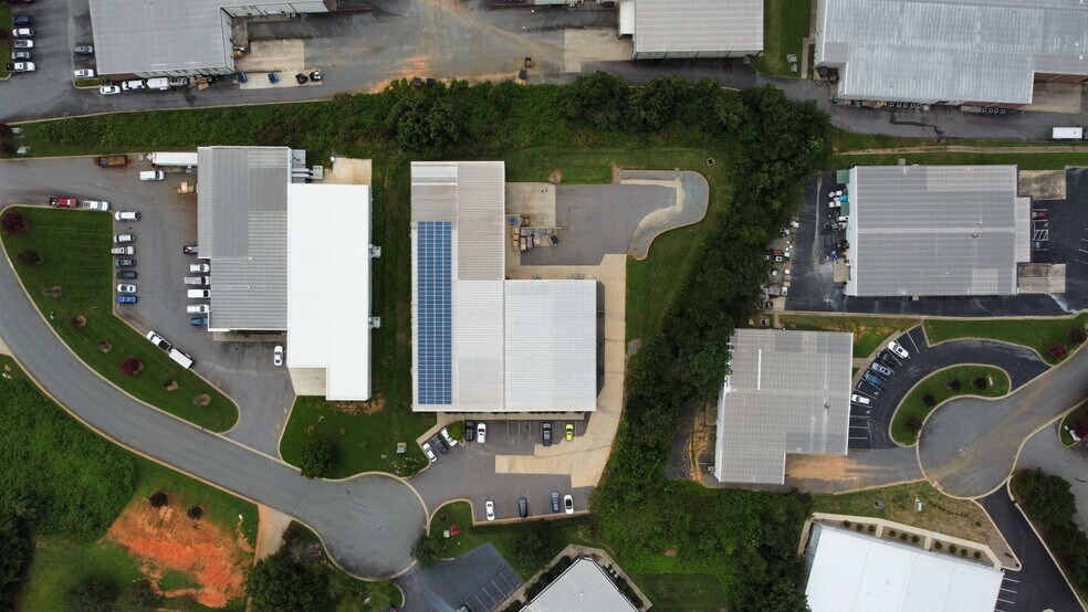 More Photos Of 129 Oakpark Dr, Mooresville Light Manufacturing For Lease