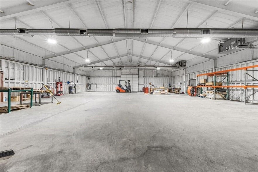 More Photos Of 3206 W Us Highway 377, Granbury Flex For Sale