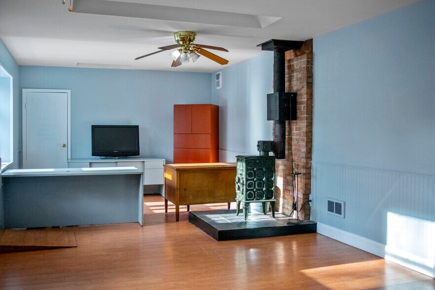 More Photos Of 53 Estrada Rd, Central Valley Warehouse For Lease