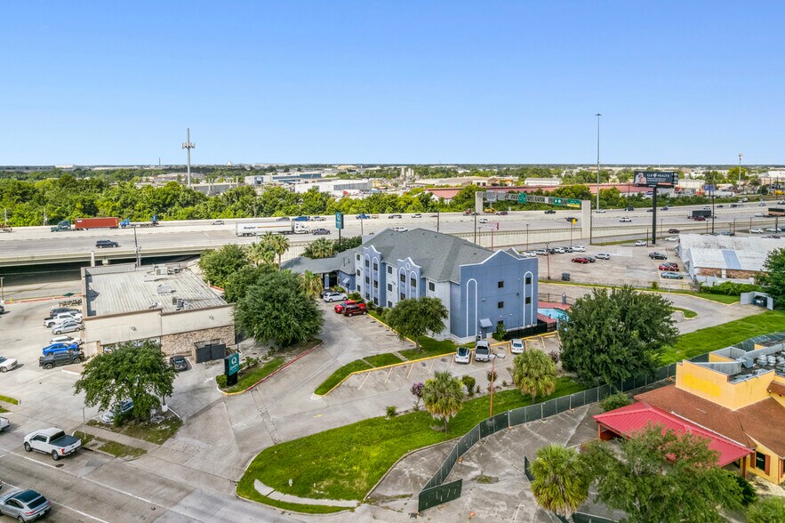 More Photos Of 17550 Northwest Fwy, Houston Hotel For Sale