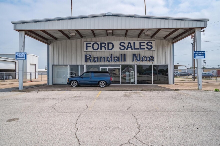 More Photos Of 1608 W Moore Ave, Terrell Auto Dealership For Sale