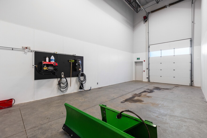 More Photos Of 1750 120 Av NE, Calgary Warehouse For Sale