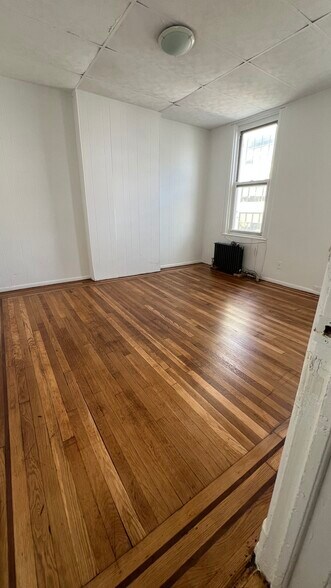 More Photos Of 36-15 33rd St, Astoria Storefront Retail Residential For Lease