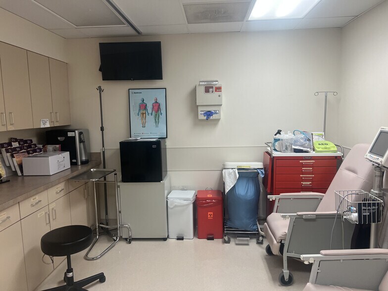 More Photos Of 75 Thomas Johnson Dr, Frederick Medical For Sale