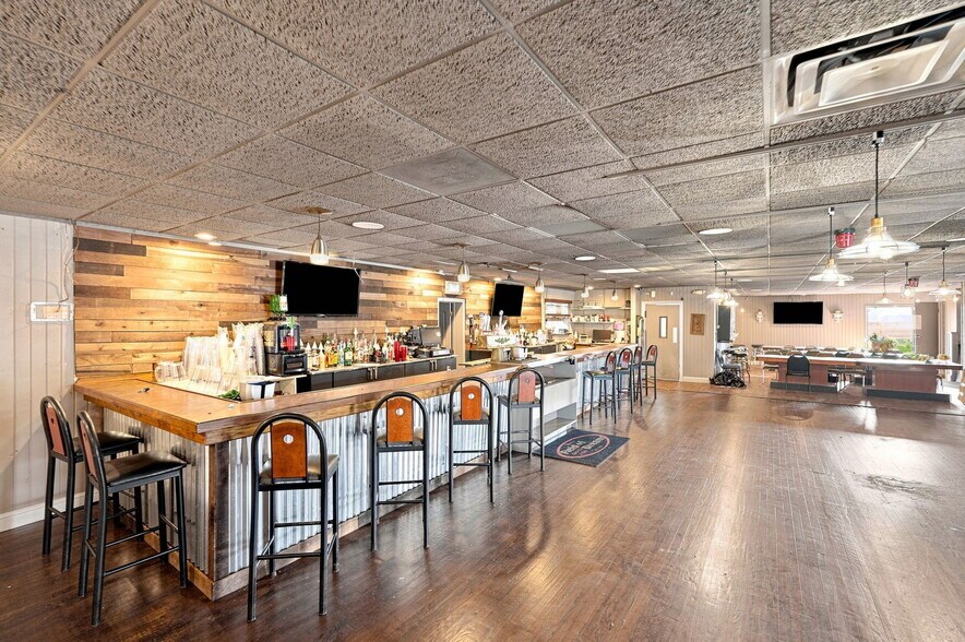 More Photos Of 1090 Rochester Rd, Troy Restaurant For Sale