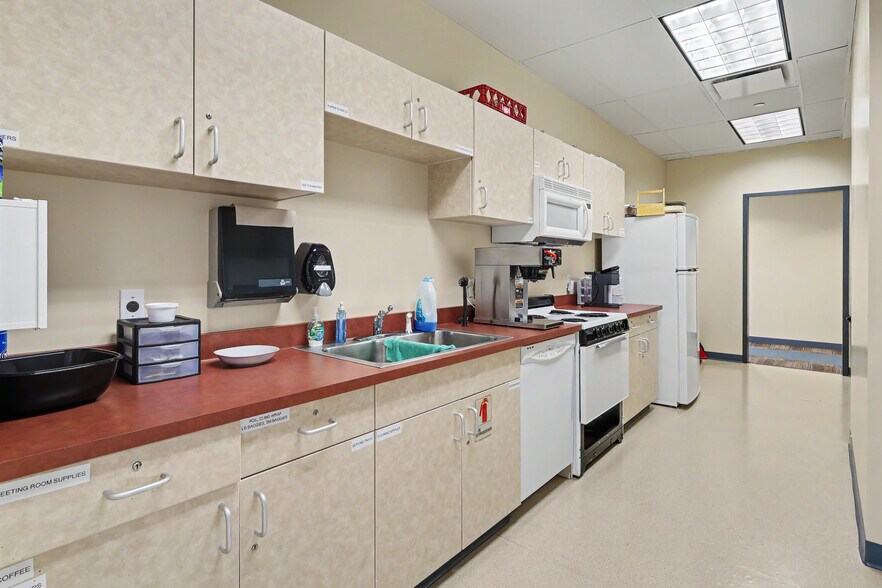 More Photos Of 2301 Rittenhouse St, Des Moines Religious Facility For Sale