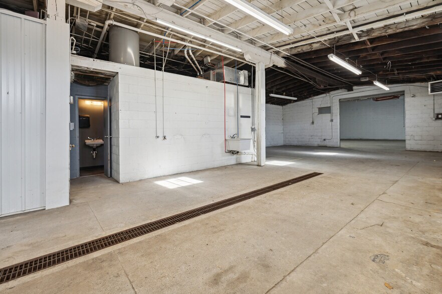 More Photos Of 15 Walnut St, Coshocton Warehouse For Sale