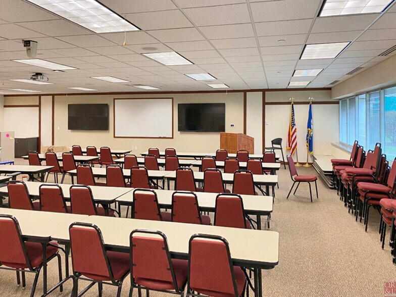 More Photos Of 200 Day Hill Rd, Windsor Office For Lease