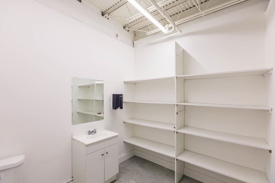 More Photos Of 2801 Greene St, Hollywood Industrial For Sale