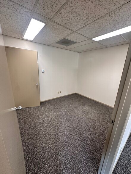 More Photos Of 3701 SE Milwaukie Ave, Portland Medical For Lease