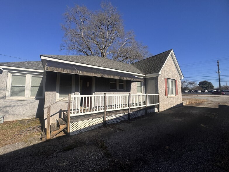 More Photos Of 1421 N Limestone St, Gaffney Office For Sale