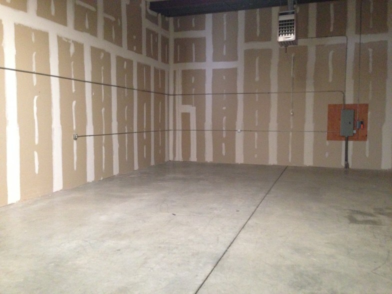 More Photos Of 1025 Nine North Dr, Alpharetta Warehouse For Lease