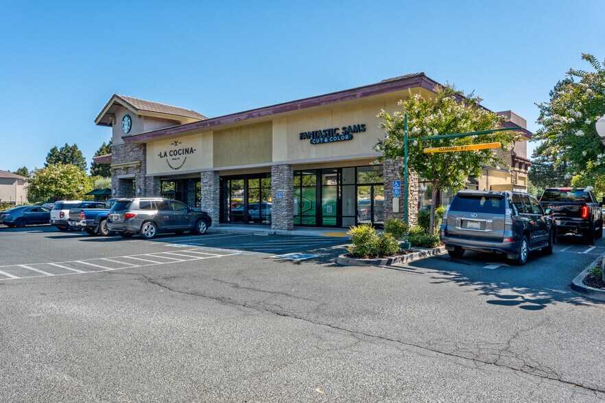More Photos Of 1212-1214 Airport Park Blvd, Ukiah Freestanding For Lease