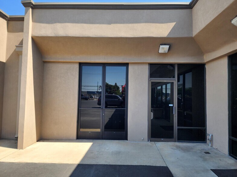 More Photos Of 5771-5791 E Shields Ave, Fresno Warehouse For Lease