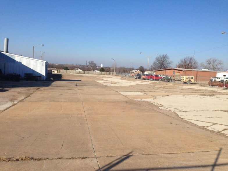 More Photos Of 400 N Harvey St, Seminole Manufacturing For Lease