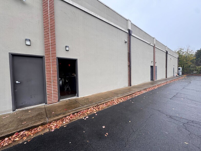More Photos Of 7601-7615 Fordson Rd, Alexandria Storefront For Lease