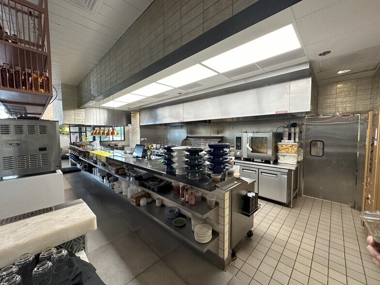 More Photos Of 2668 Gateway Rd, Carlsbad Restaurant For Lease