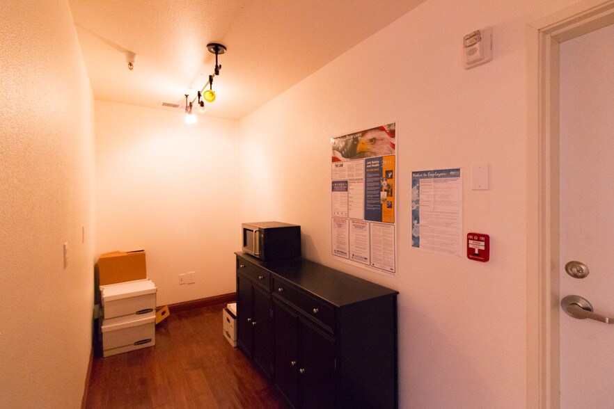 More Photos Of 220 Windsor River Rd, Windsor Apartments For Sale