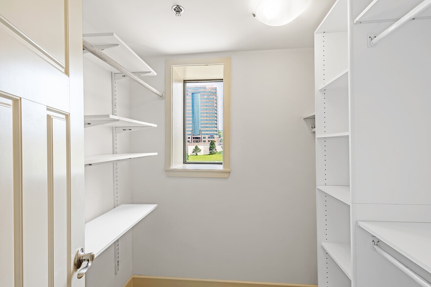 More Photos Of 4700 Roanoke Pky, Kansas City Apartments For Sale
