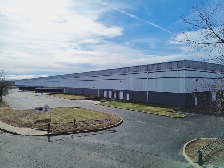 More Photos Of 145 Candlewood Rd, Bay Shore Warehouse For Lease