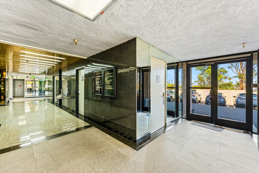 More Photos Of 20422 Beach Blvd, Huntington Beach Office For Sale