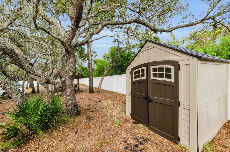 More Photos Of 11748 La Madera Blvd, Port Richey Office For Sale