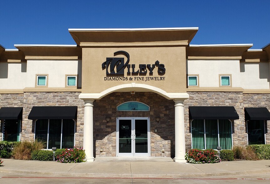 More Photos Of 2251 Brown St, Waxahachie Freestanding For Sale