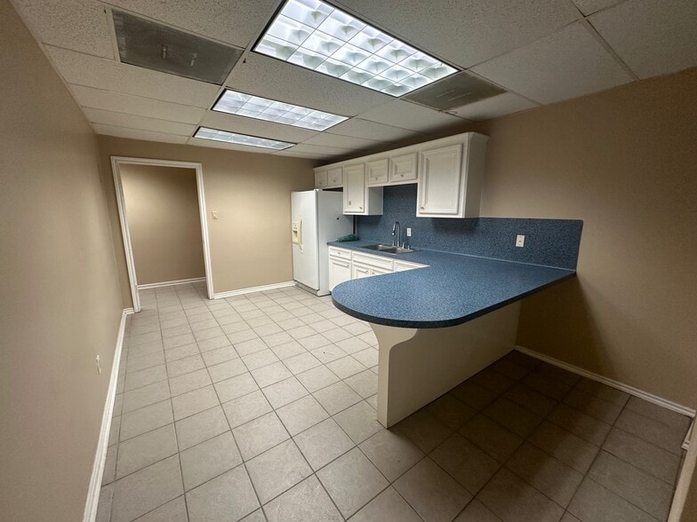 More Photos Of 1505 Brittmoore Rd, Houston Warehouse For Lease