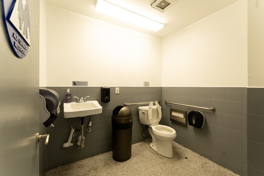 More Photos Of 21011 Pioneer Blvd, Lakewood Carwash For Sale