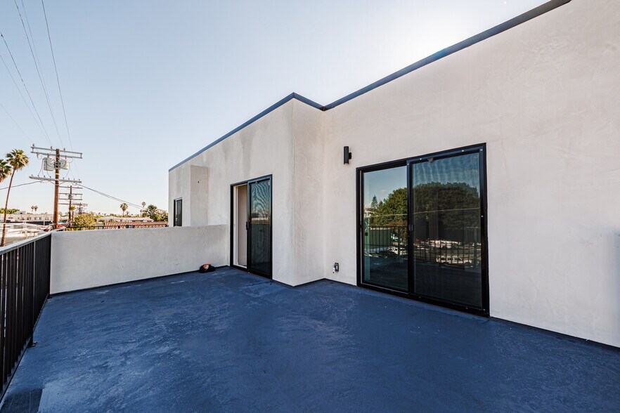 More Photos Of 5209 W 20th St, Los Angeles Multifamily For Sale