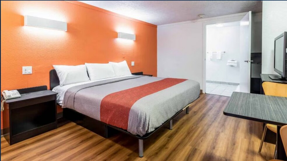 More Photos Of 555 N Trimble Rd, Mansfield Hotel For Sale