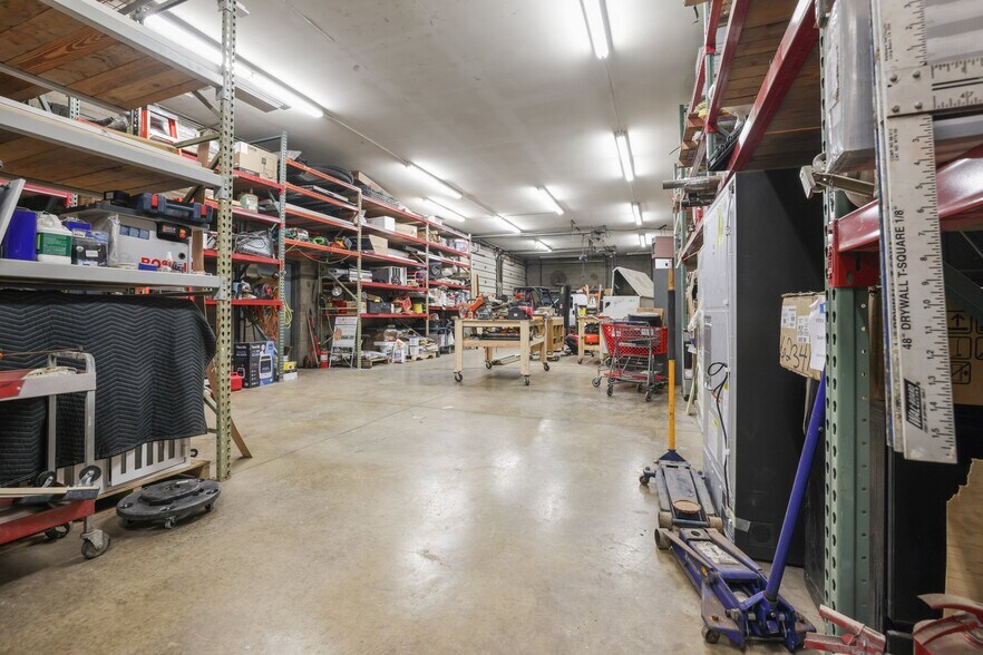 More Photos Of 1890 S High St, Columbus Light Distribution For Sale