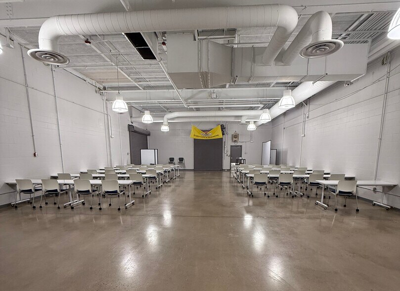 More Photos Of 50 Tower Ln, Avon Light Manufacturing For Lease
