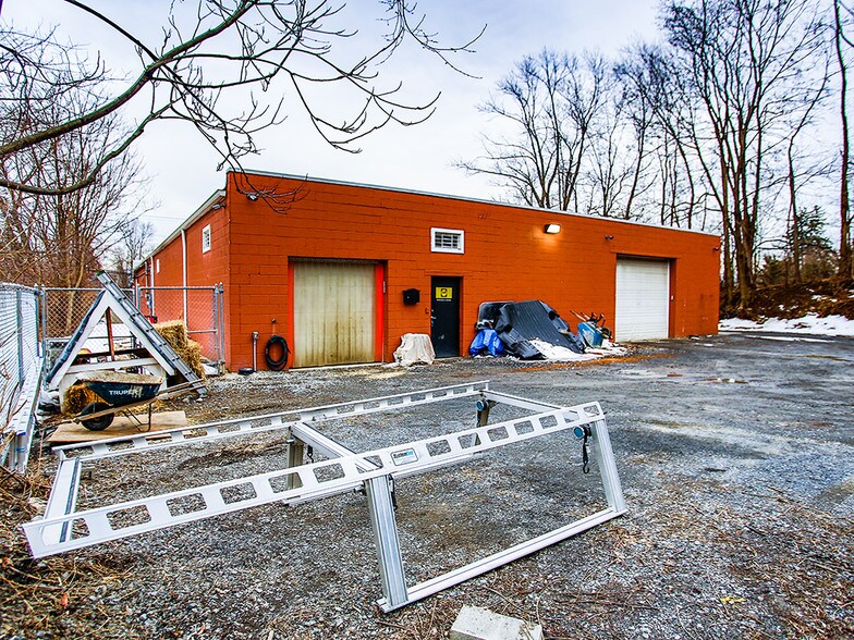 More Photos Of 42 Windsor Hwy, New Windsor Township Storefront Retail Office For Lease