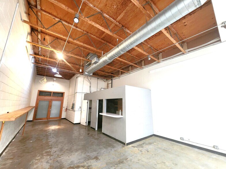 More Photos Of 1653 Stanford St, Santa Monica Warehouse For Lease