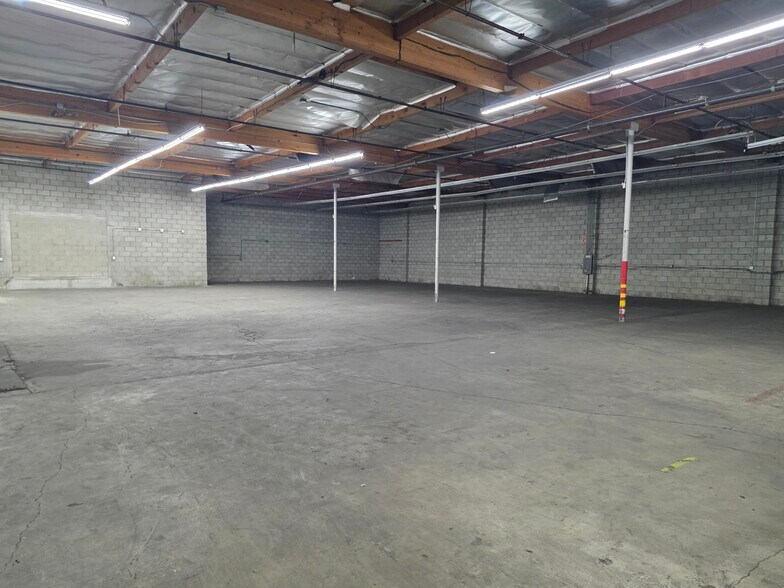 More Photos Of 341 W 31st St, Los Angeles Warehouse For Sale